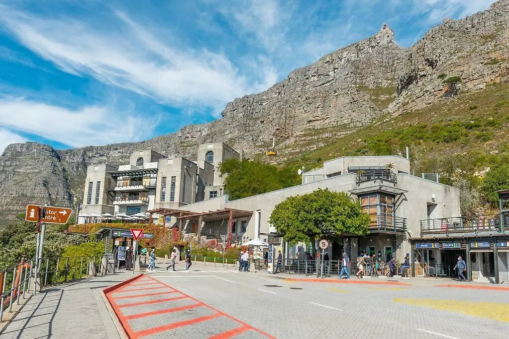 9Th Floor Views, Couples Dream- Wifi-Pool Apartment Cape Town