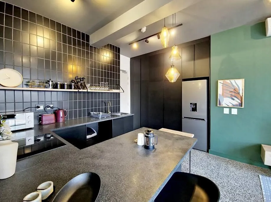 9Th Floor Views, Couples Dream- Wifi-Pool Apartment Cape Town