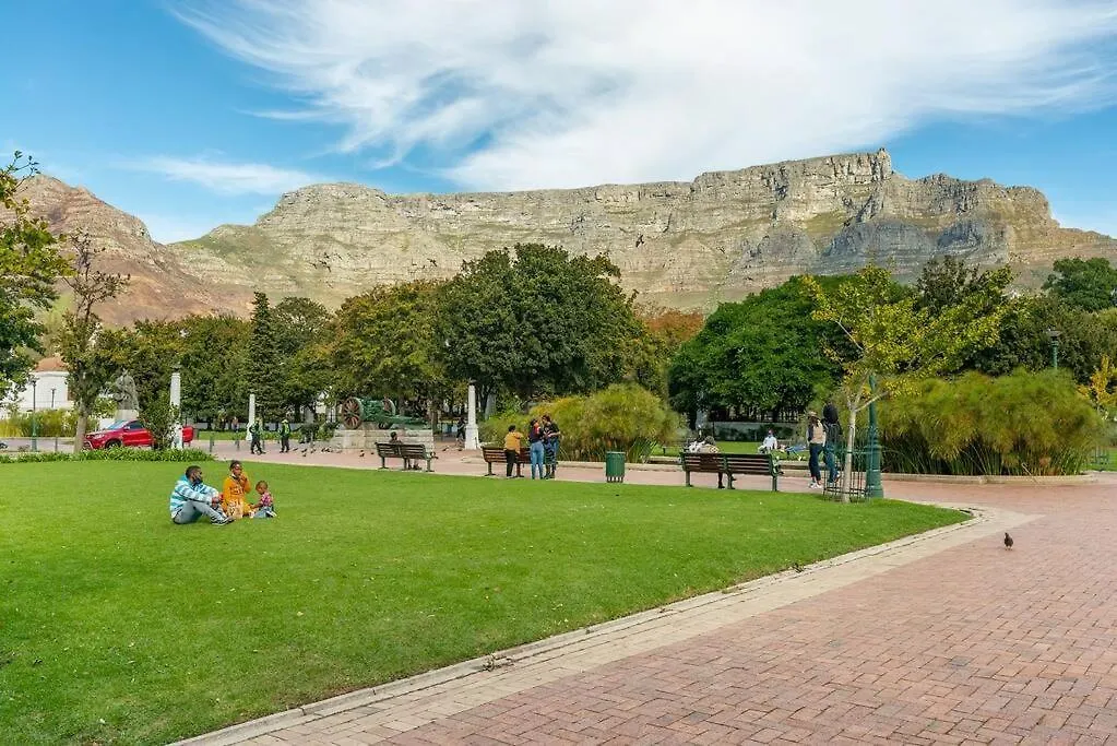 9Th Floor Views, Couples Dream- Wifi-Pool Apartment Cape Town