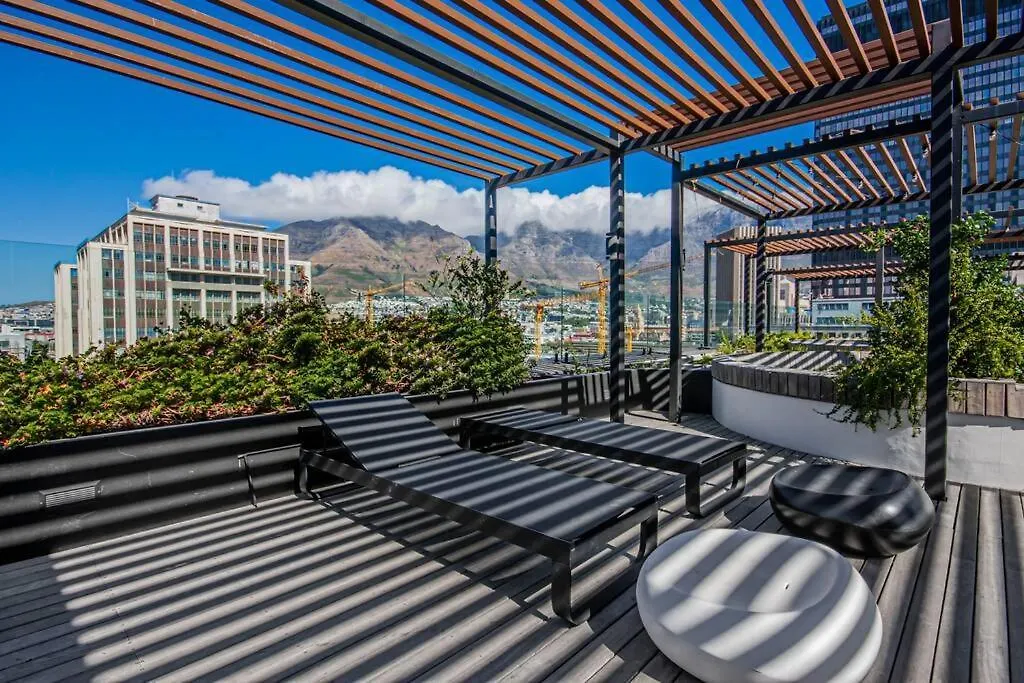 9Th Floor Views, Couples Dream- Wifi-Pool Apartment Cape Town